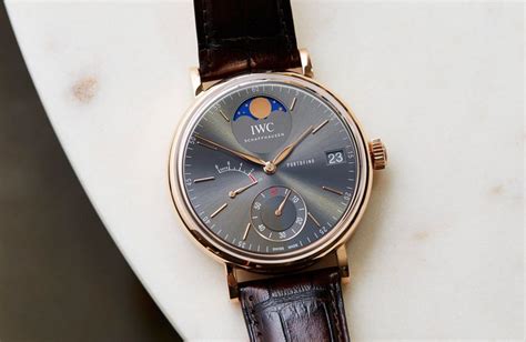 yore hand wound moon phase